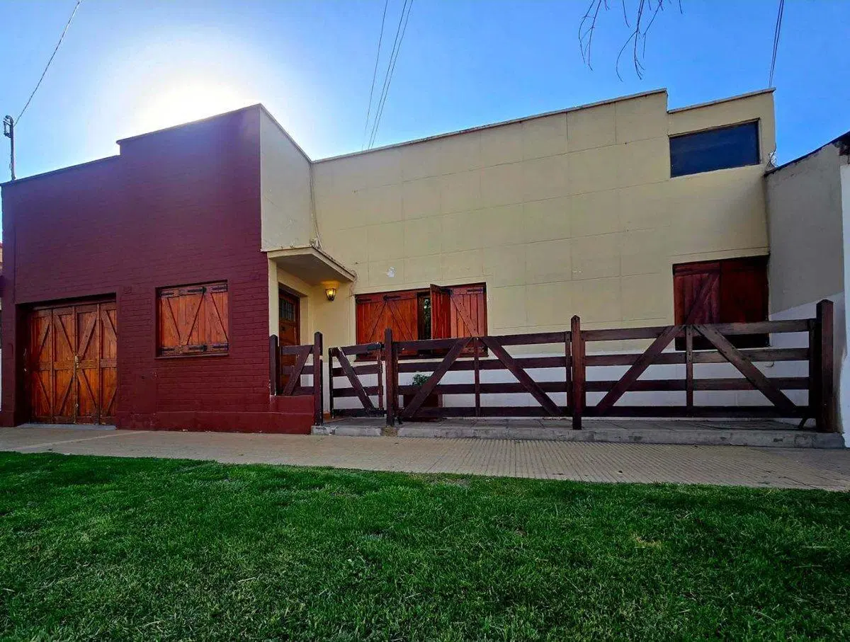 CASA EN VENTA - LUJAN DE CUYO - FAMILIAR/COMERCIAL 2