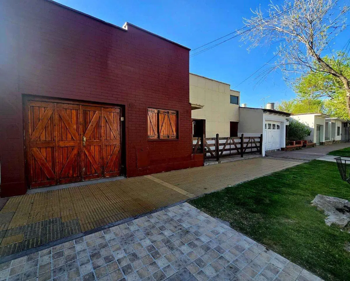 CASA EN VENTA - LUJAN DE CUYO - FAMILIAR/COMERCIAL 3