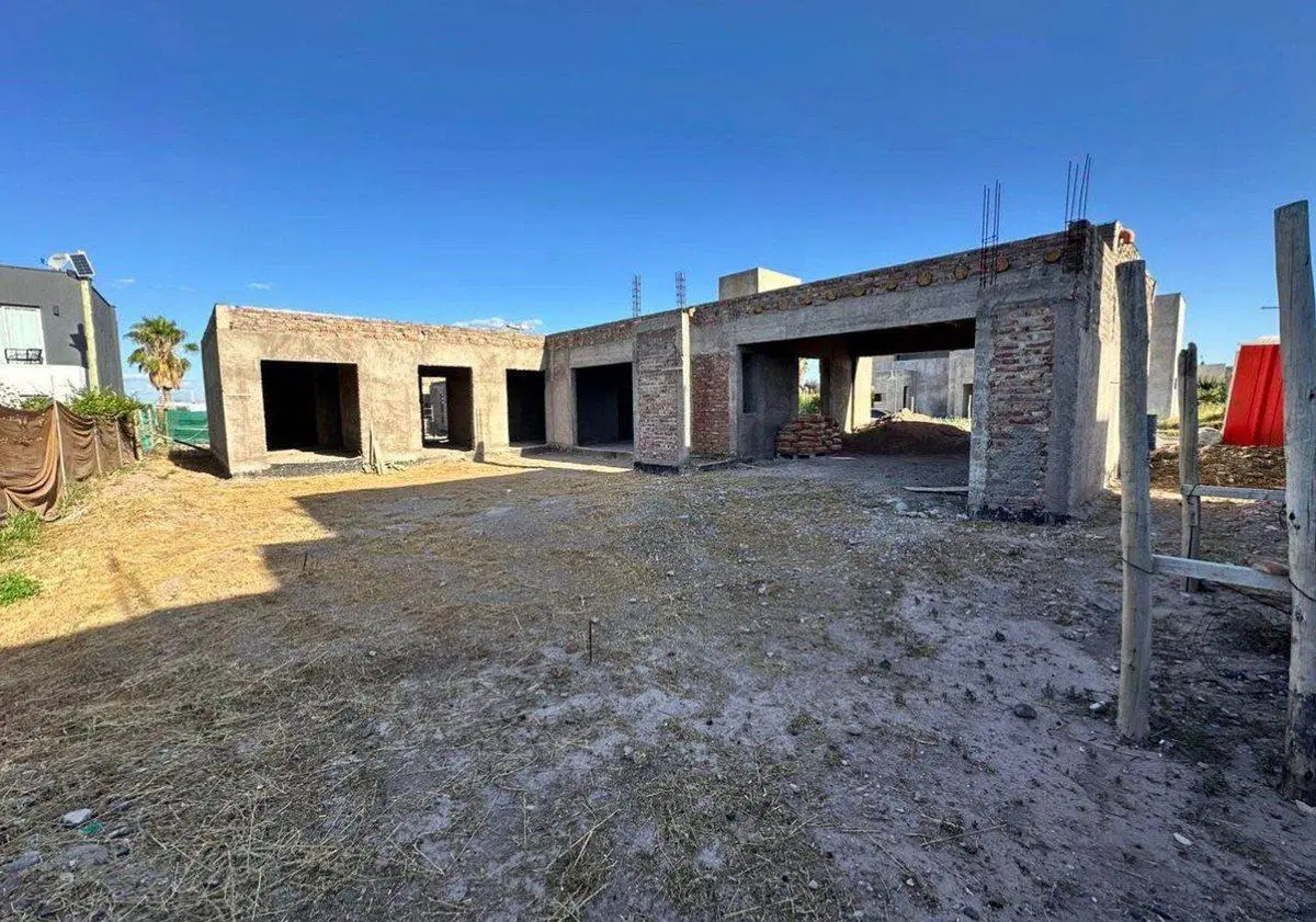 CASA EN VENTA 3 HABITACIONES B°PRIVADO CARRASCAL 3