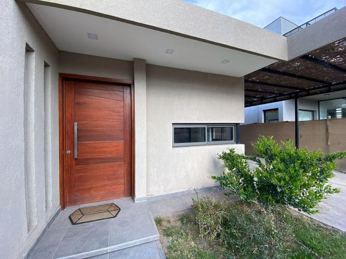 Casa 2 habitaciones en alquiler Lomas de Russell 5