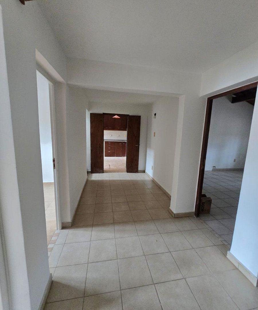 Foto de CASA EN VENTA 4 HABITACIONES EN GUAYMALLEN, imagen 2