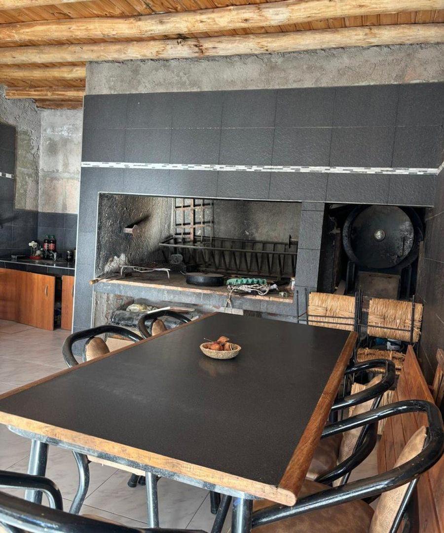 Foto de VENTA CASA 5 HABITACIONES, PILETA EN PEDRIEL LUJÁN, imagen 4
