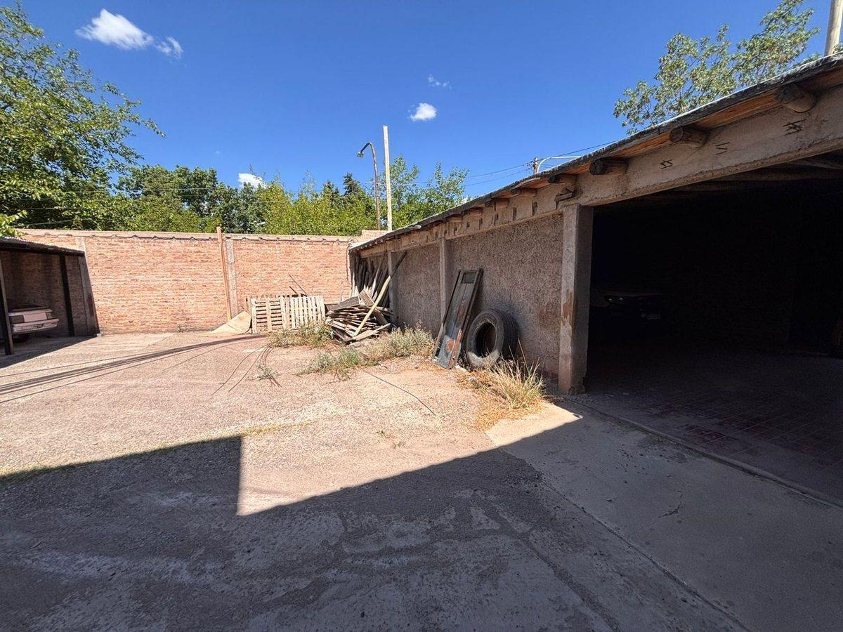 Foto de LOTE CON COCHERAS EN BARRIO LA FLORESTA GUAYMALLÉN, imagen 3