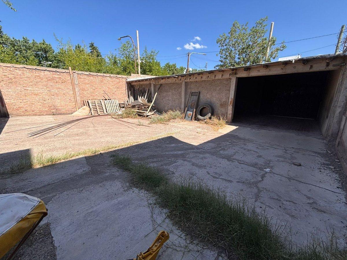 Foto de LOTE CON COCHERAS EN BARRIO LA FLORESTA GUAYMALLÉN, imagen 2