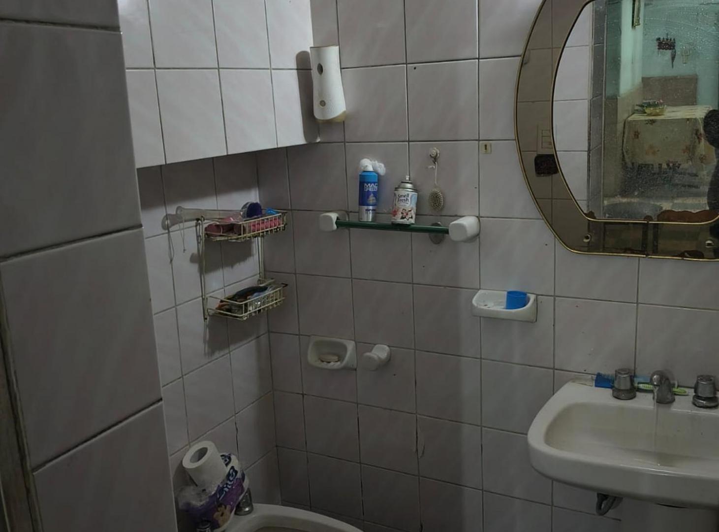 Foto de Venta Casa esquina con Salón y Depto. a Remodelar, imagen 3