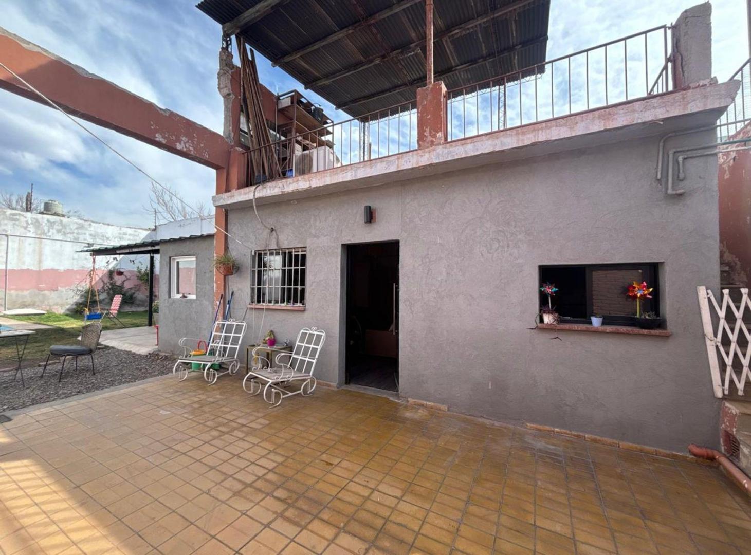 Foto de VENTA CASA + 2 DEPTOS PILETA GODOY CRUZ BOMBAL SUR, imagen 1