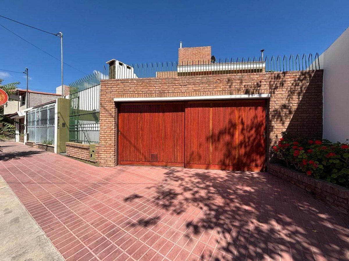 Foto de VENTA CASA CIUDAD DE MZA IDEAL VIVIENDA O COMERCIO, imagen 2