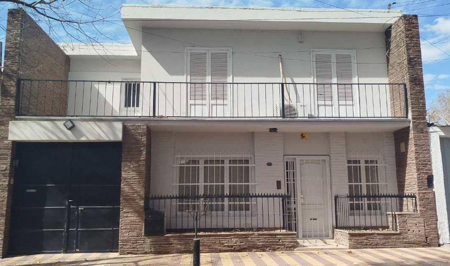 Foto de CASA Y DEPARTAMENTO, DORREGO GUAYMALLEN 400m2, imagen 3
