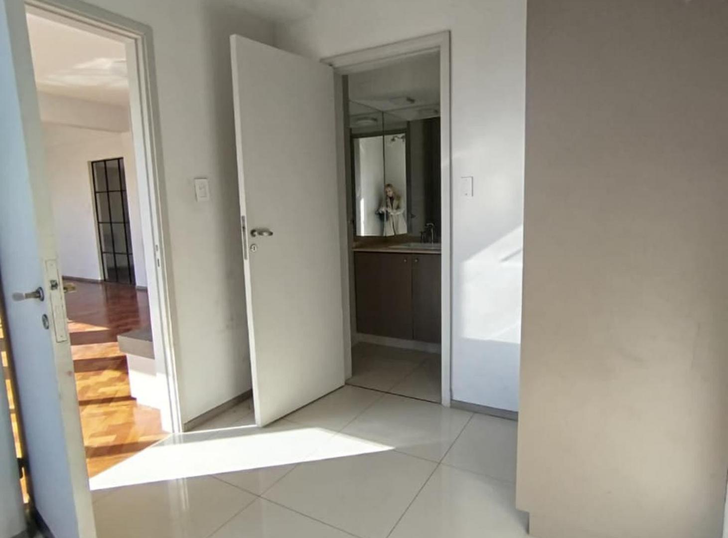 Foto de ALQUILA DEPTO 3 DORMITORIOS 3 BAÑOS CIUDAD DE MZA, imagen 2