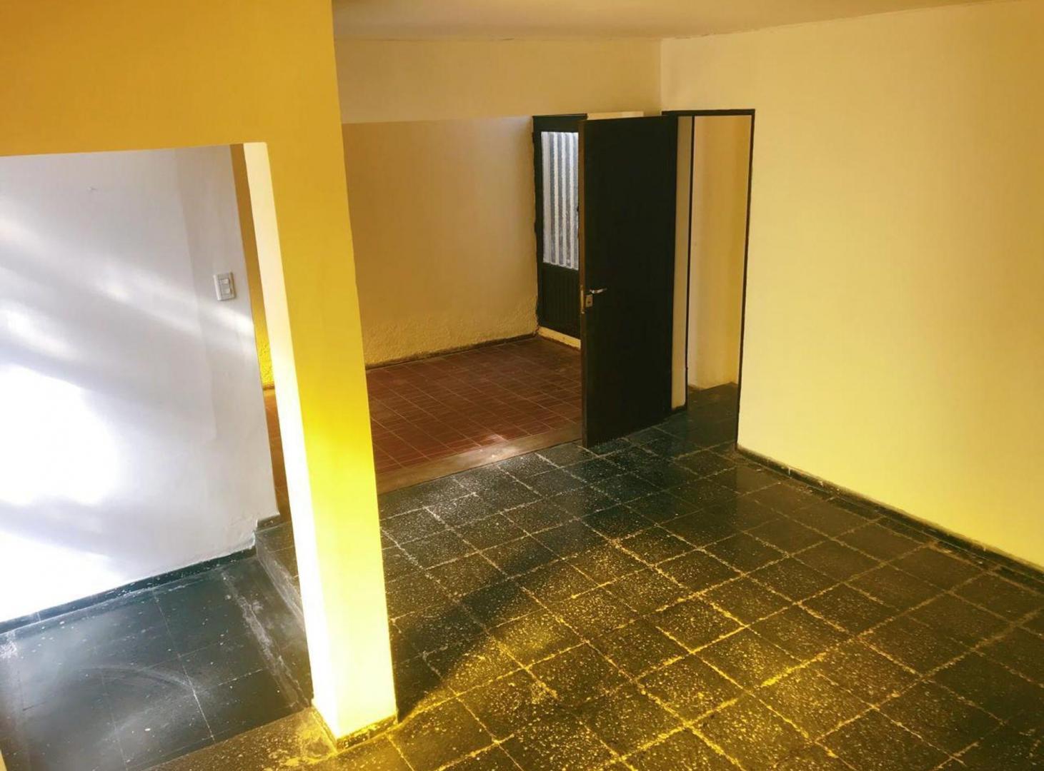 Foto de ALQUILA CASA EN GODOY CRUZ 4 DORMITORIOS COCHERA, imagen 2