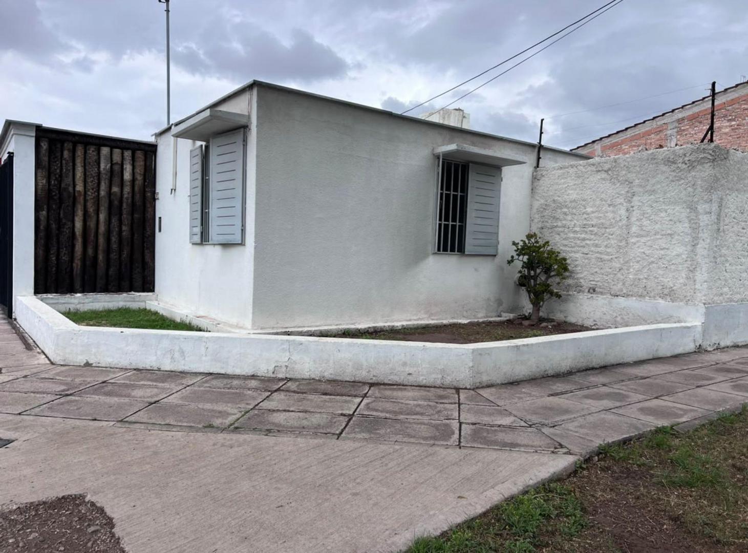Foto de CASA VENTA 3 DORMITORIOS GODOY CRUZ APTA CREDITO, imagen 3
