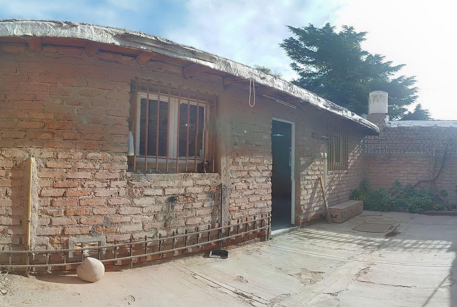Foto de VENTA CASA INTERNA EN GODOY CRUZ A REFACCIONAR, imagen 1