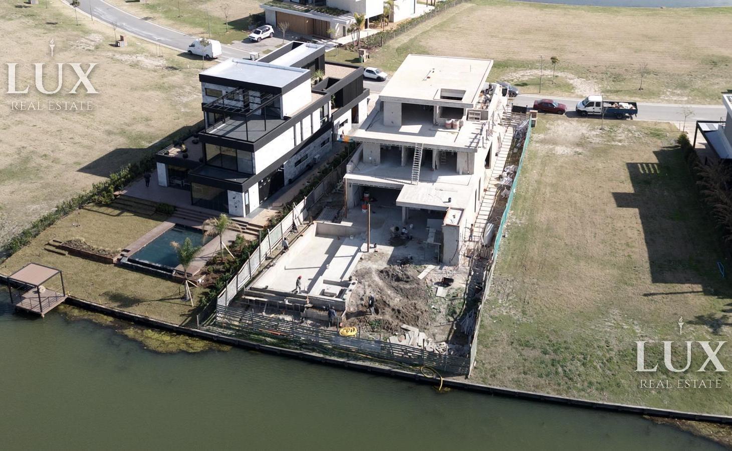 Foto de Casa en venta con 5 habitaciones en suite en Los Puentes, Nordelta, imagen 1