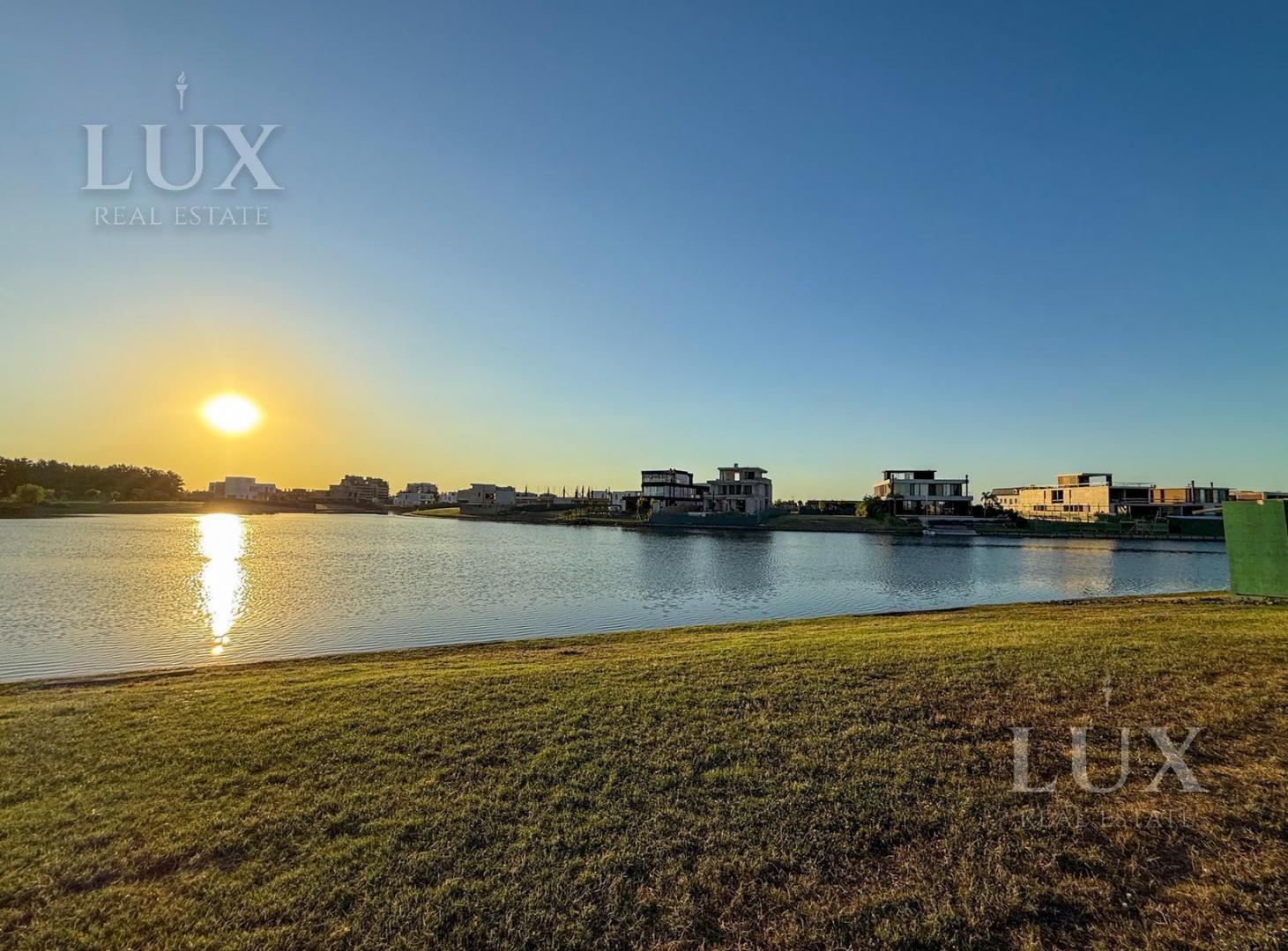 Terreno lote en venta al lago central en Los Puentes, Nordelta