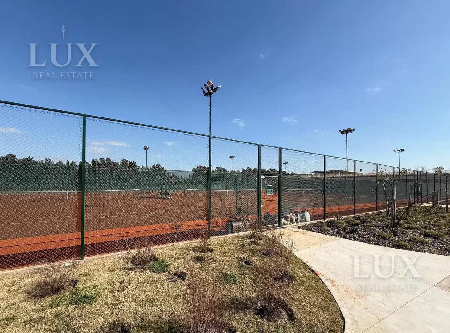 Terreno lote en venta a la laguna en Los Puentes, Nordelta 4