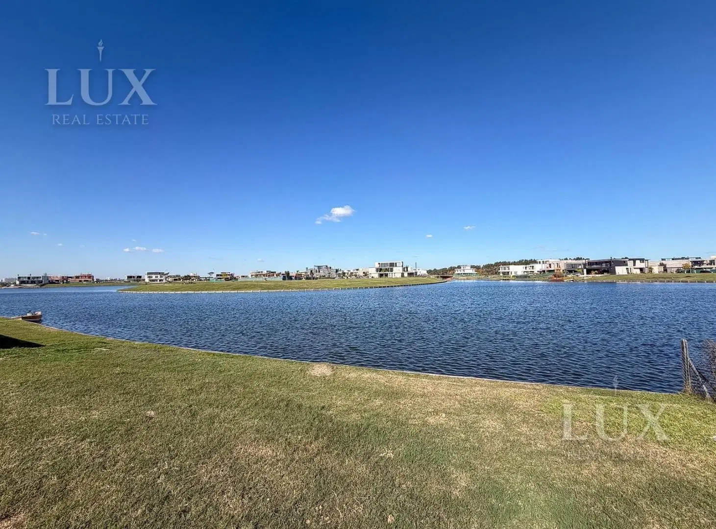 Terreno lote en venta a la laguna en Los Puentes, Nordelta 1
