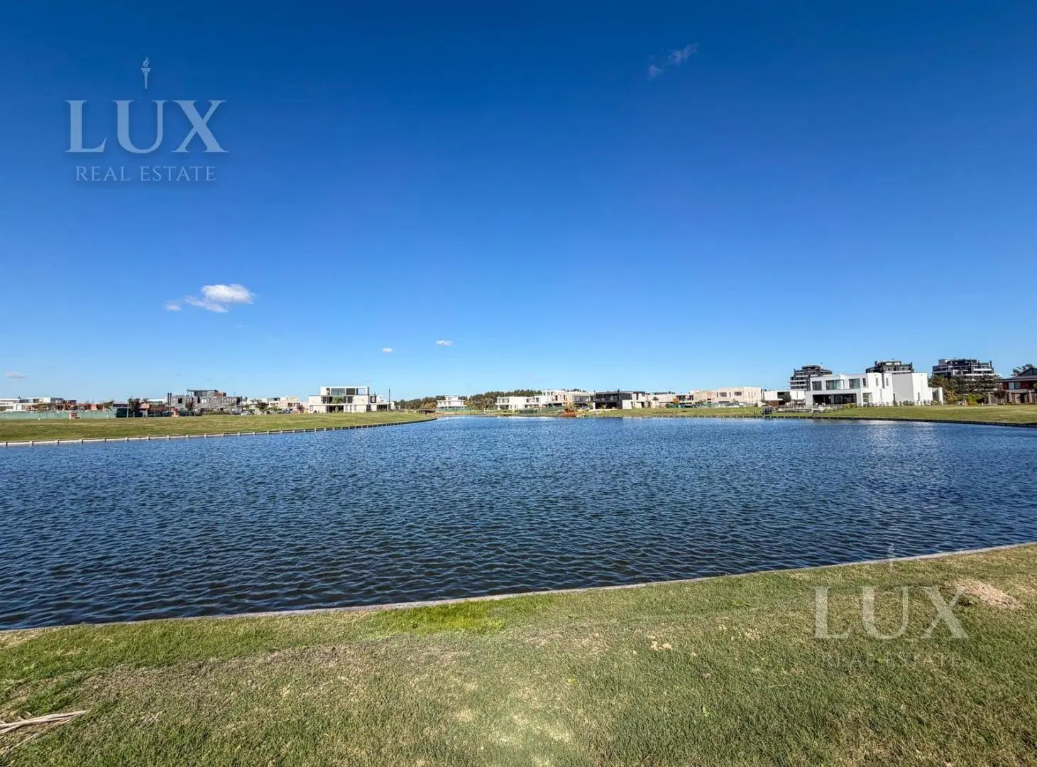 Terreno lote en venta a la laguna en Los Puentes, Nordelta 2