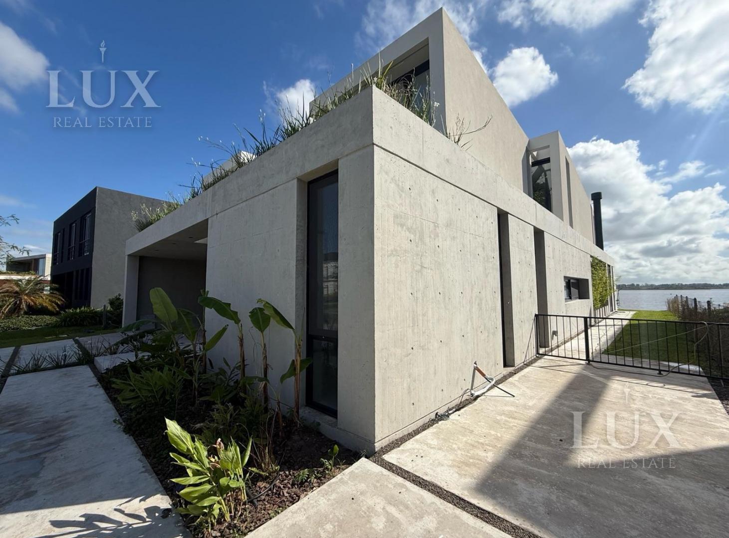 Casa a la laguna en venta Marinas Puertos del Lago Escobar