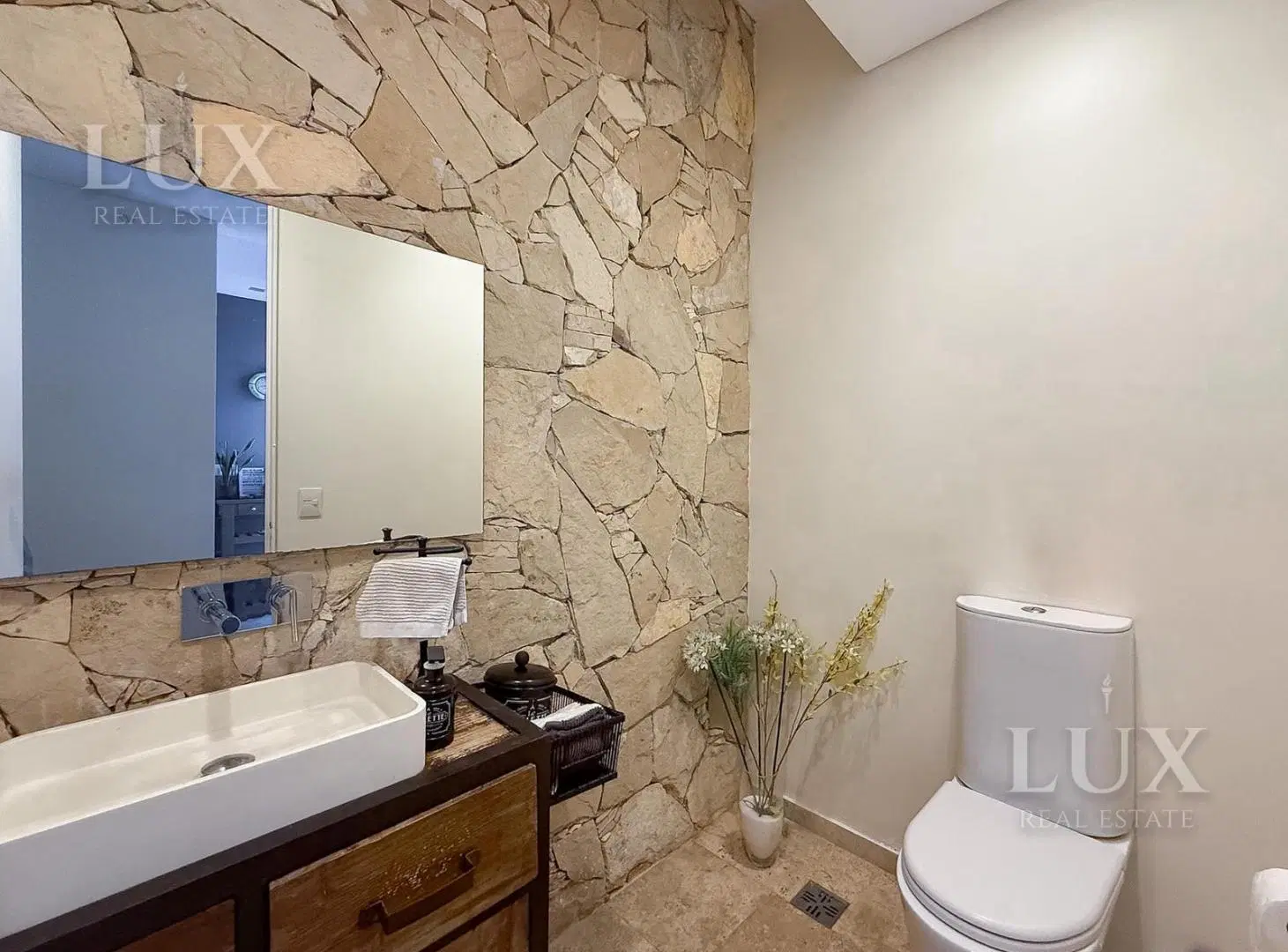 Casa en venta y alquiler con 3 habitaciones y salida al rio en Albanueva, Tigre 2