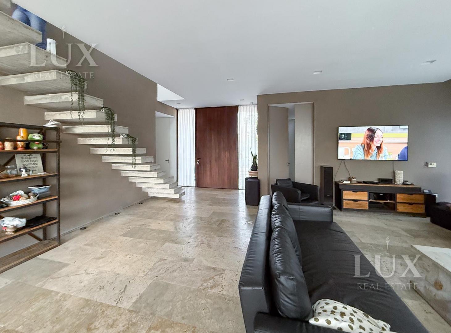 Casa en venta y alquiler con 3 habitaciones y salida al rio en Albanueva, Tigre