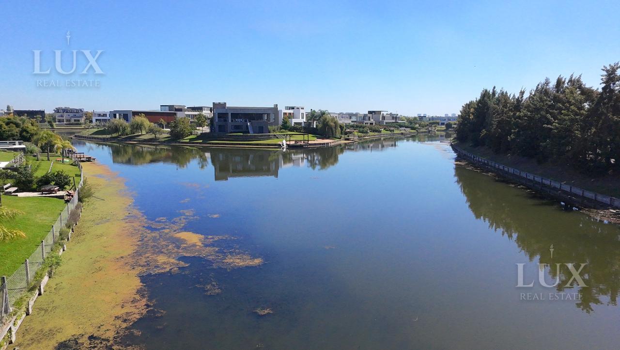 Foto de Casa en venta al agua en el barrio virazon, Nordelta, Tigre., imagen 3