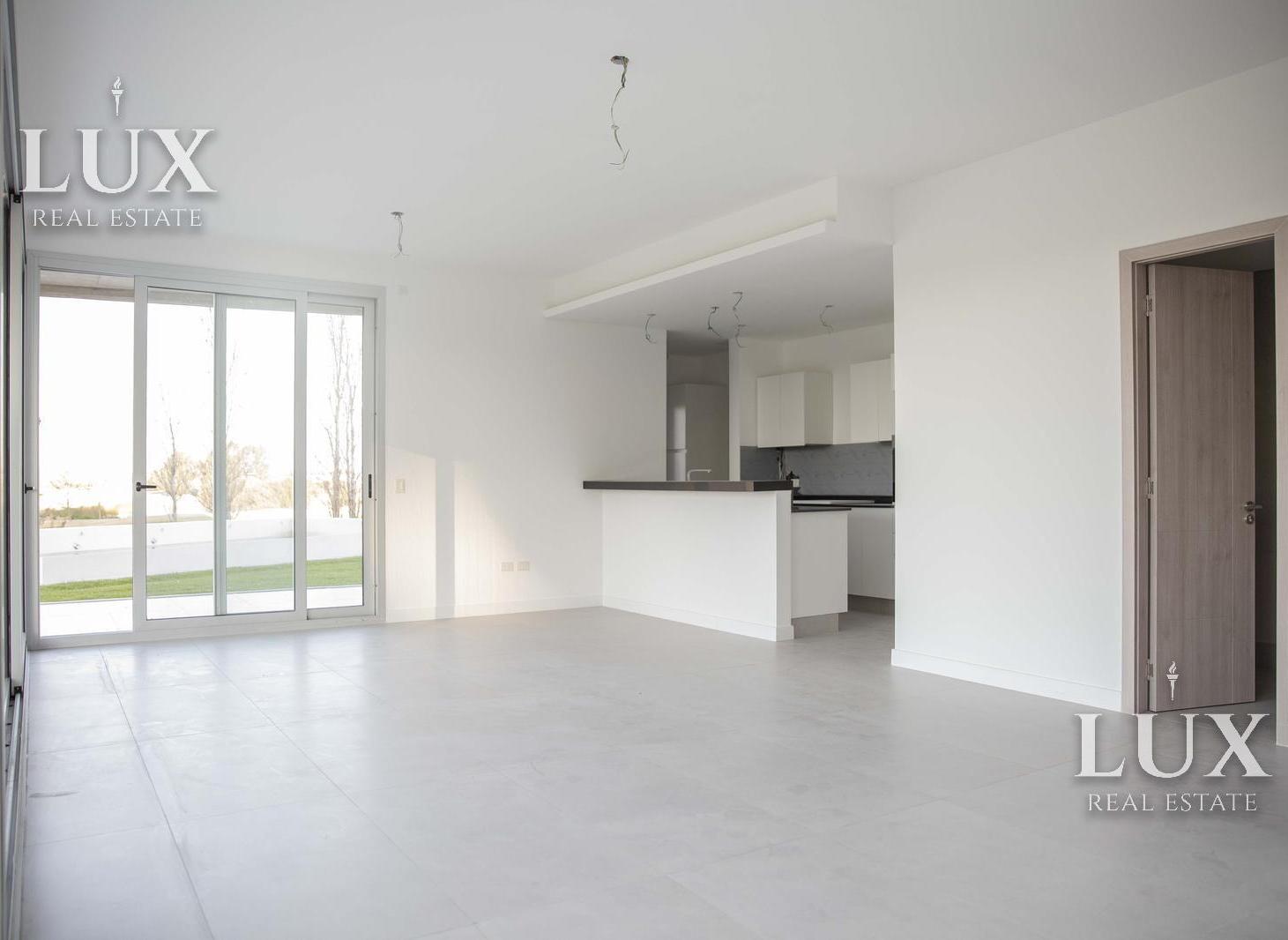 Foto de Departamento 4 ambientes en venta en planta baja con piscina propia, en, imagen 2
