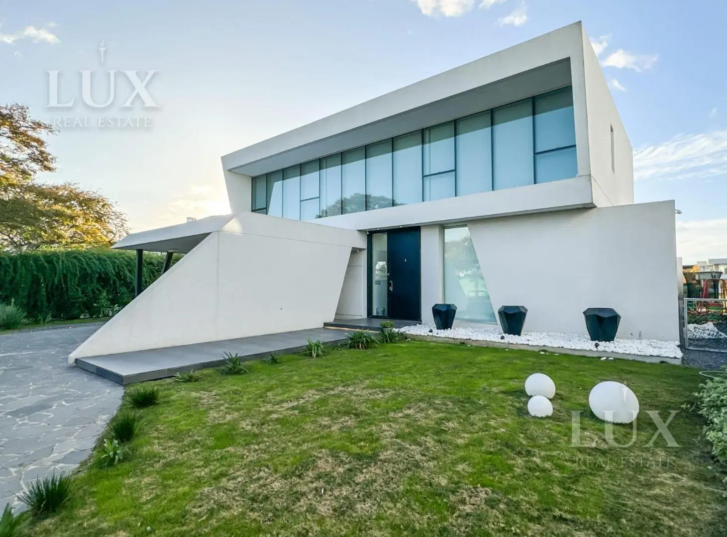 Casa en venta al lago y al golf, en el Barrio El Golf, Nordelta. 3