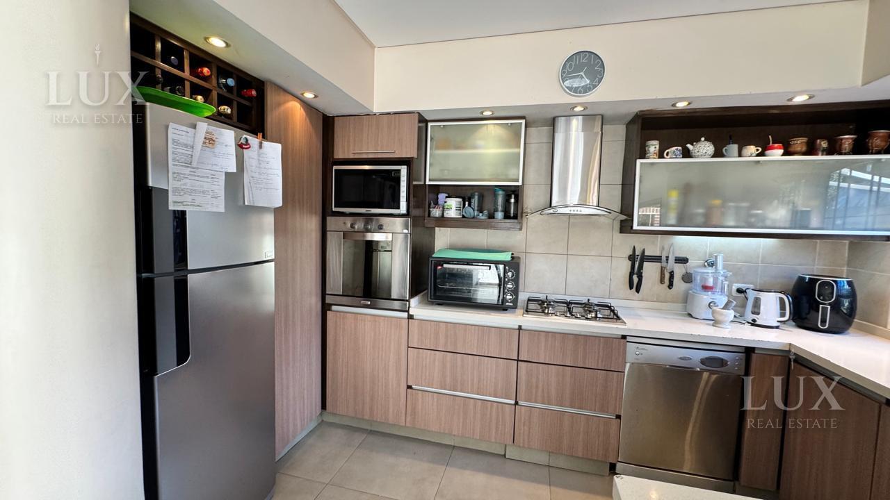 Foto de Casa en Venta 6 ambientes con pileta y jardin en Villa Devoto, imagen 2