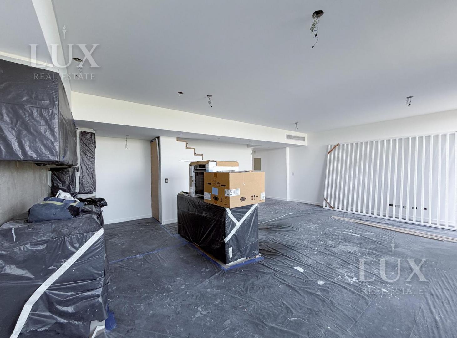 Foto de Departamento en venta de 3 habitaciones en suite, pileta y jardín, imagen 1