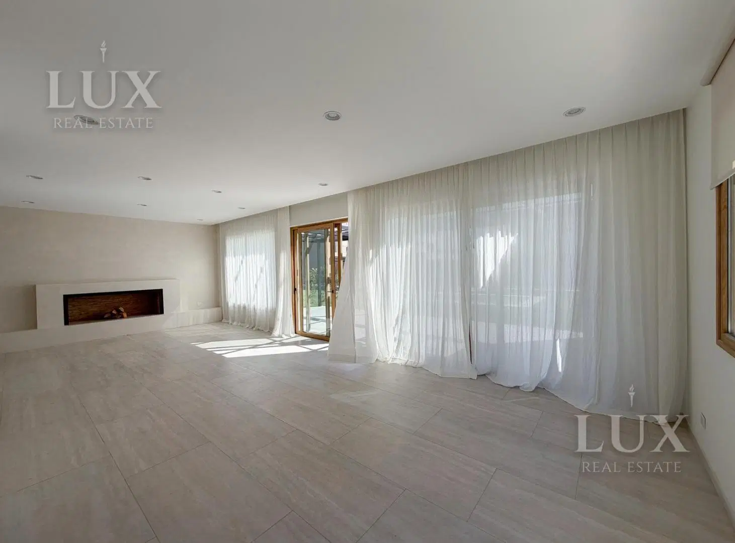 Casa en venta con 4 habitaciones y escritorio en Carpinchos, Nordelta 2