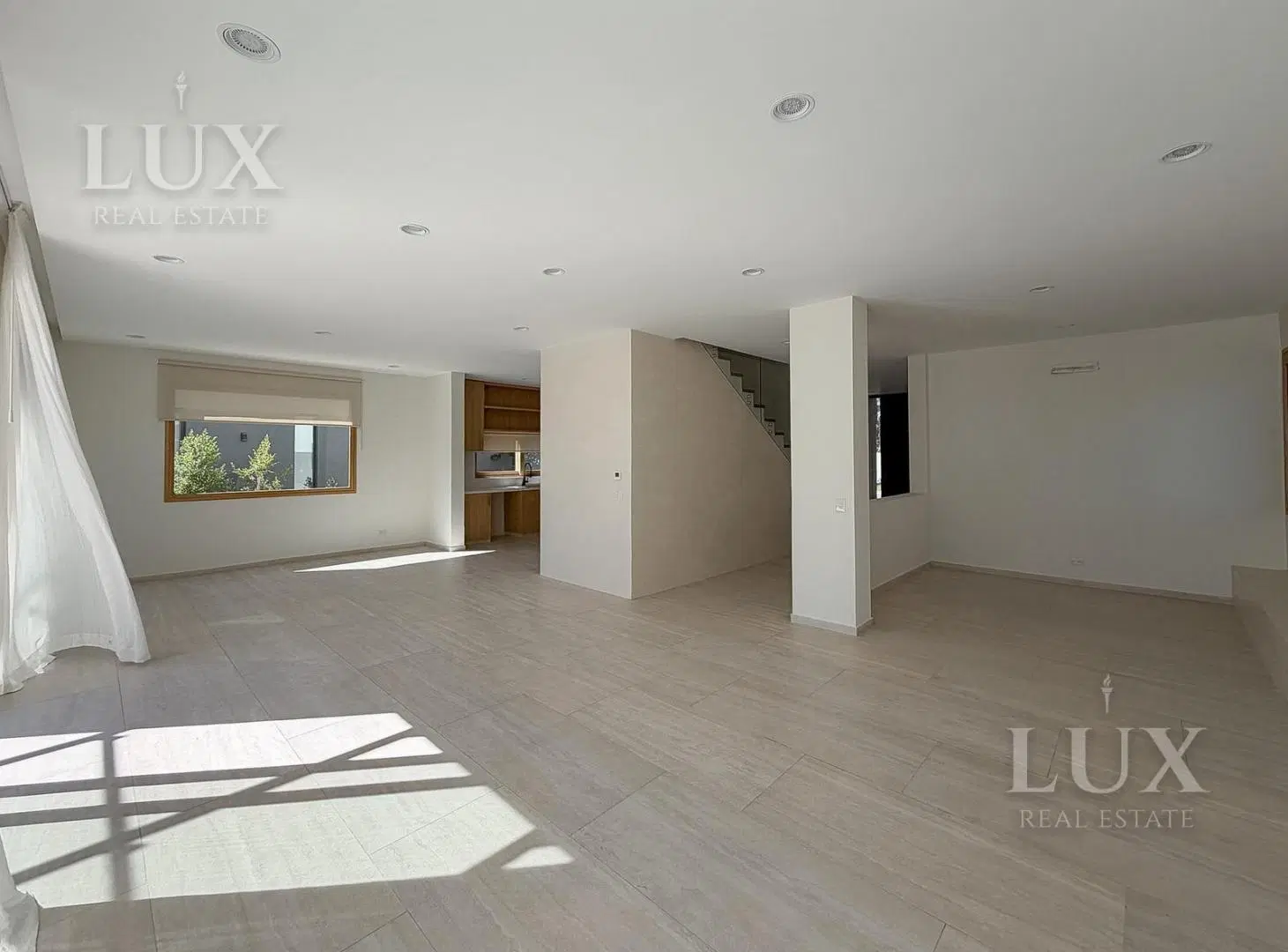 Casa en venta con 4 habitaciones y escritorio en Carpinchos, Nordelta 5