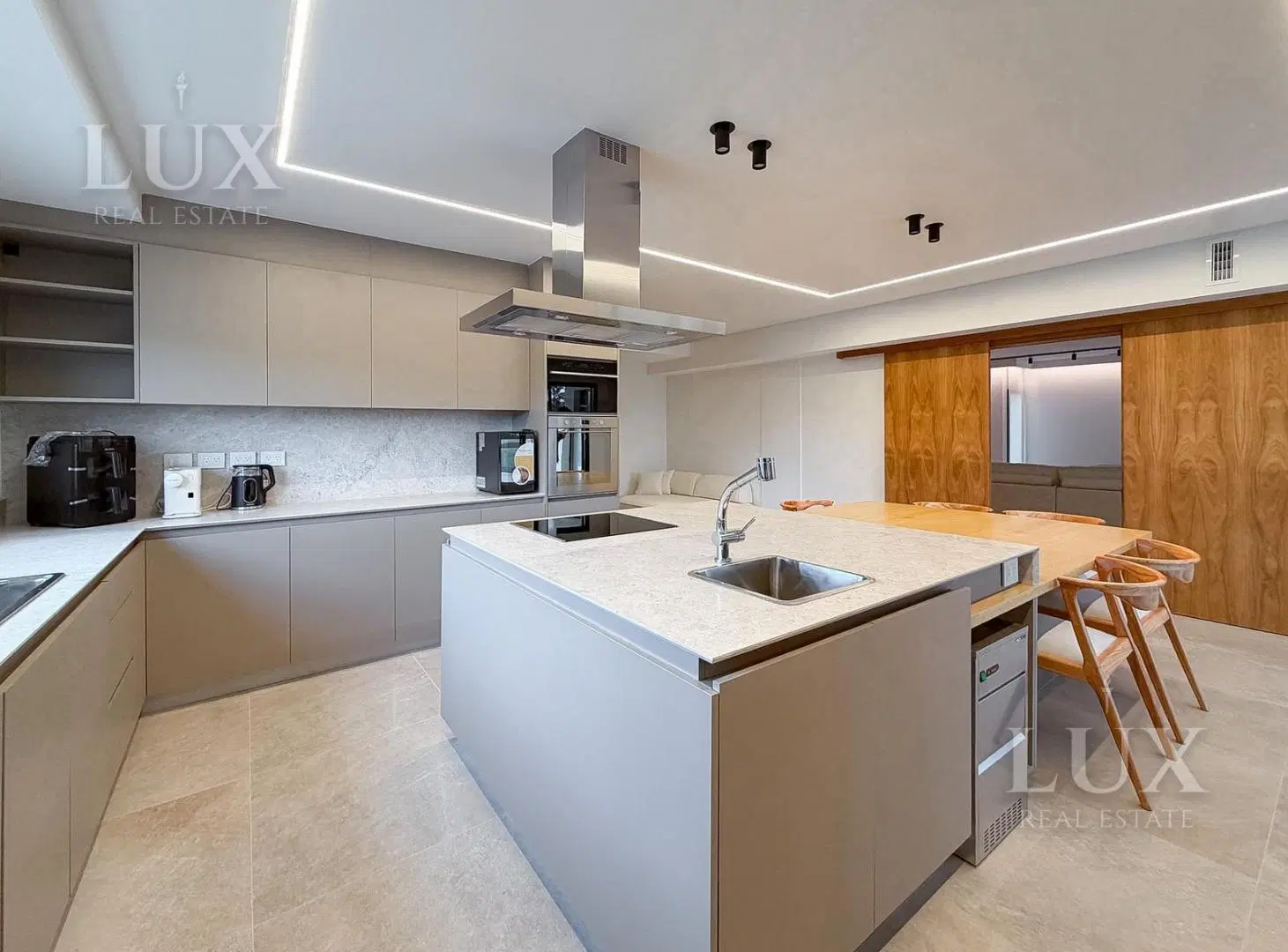 Casa en venta con 4 habitaciones, amarra y salida al rio en El Yacht, Nordelta 5