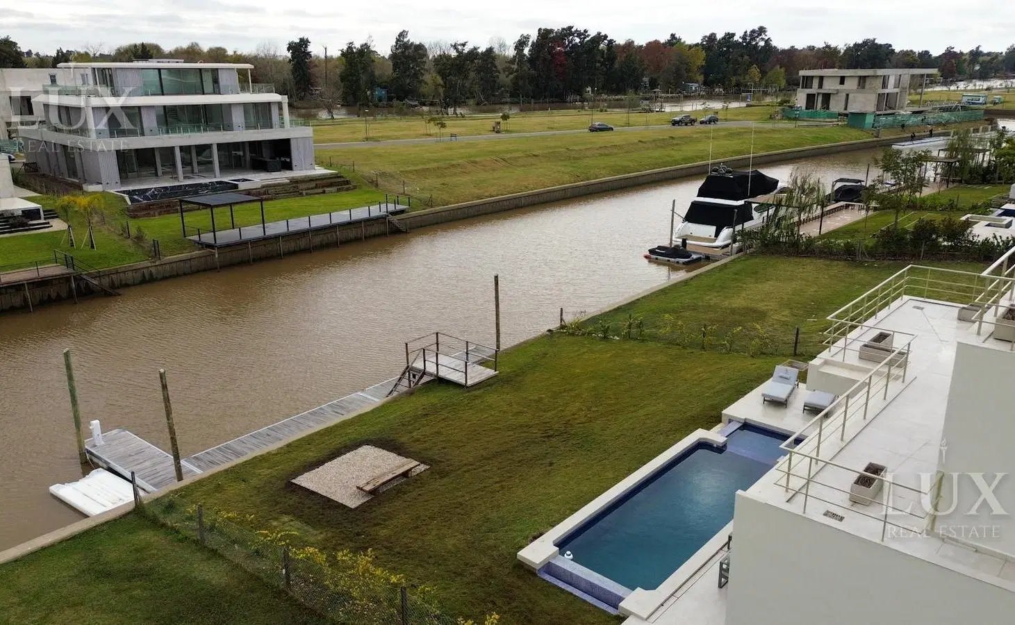 Casa en venta con 4 habitaciones, amarra y salida al rio en El Yacht, Nordelta 1