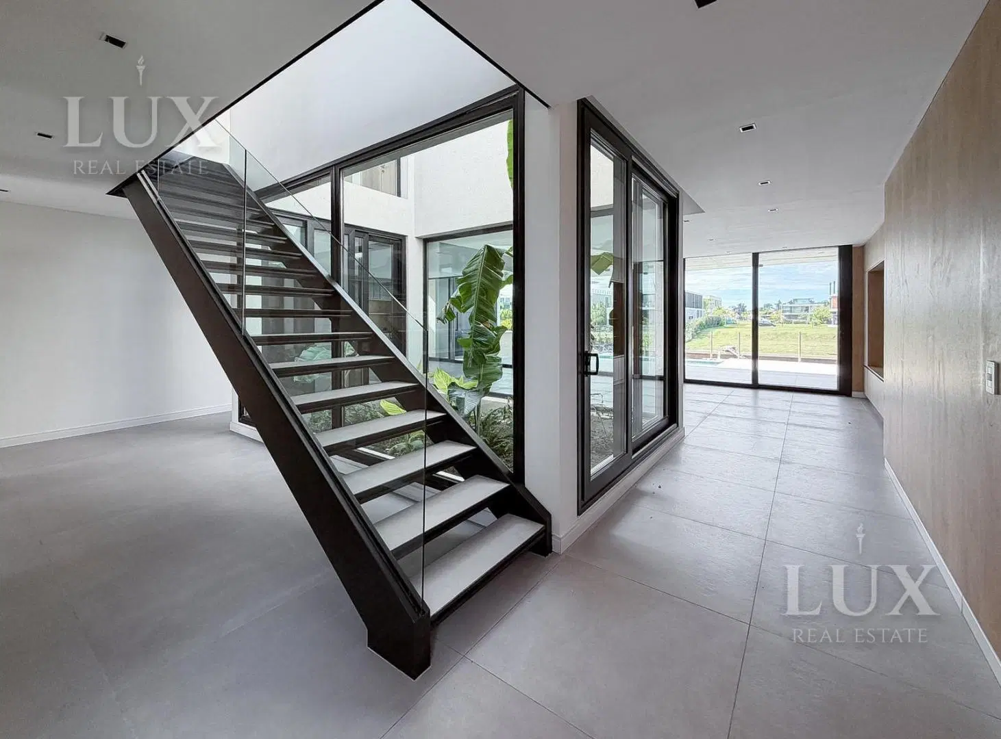 Casa en venta con 4 habitaciones en suite con salida al rio en El Yacht, Nordelta 3
