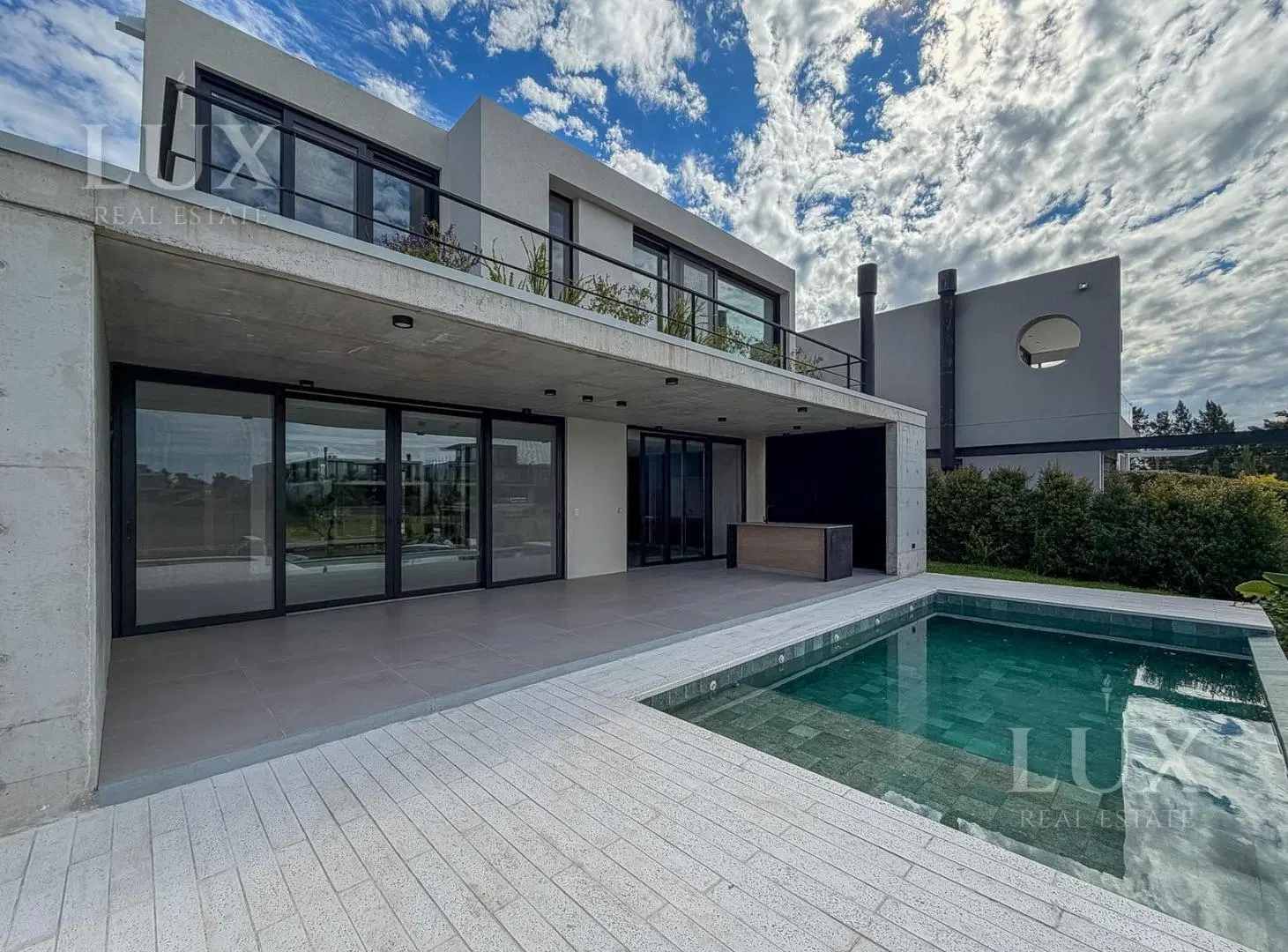 Casa en venta con 4 habitaciones en suite con salida al rio en El Yacht, Nordelta 5