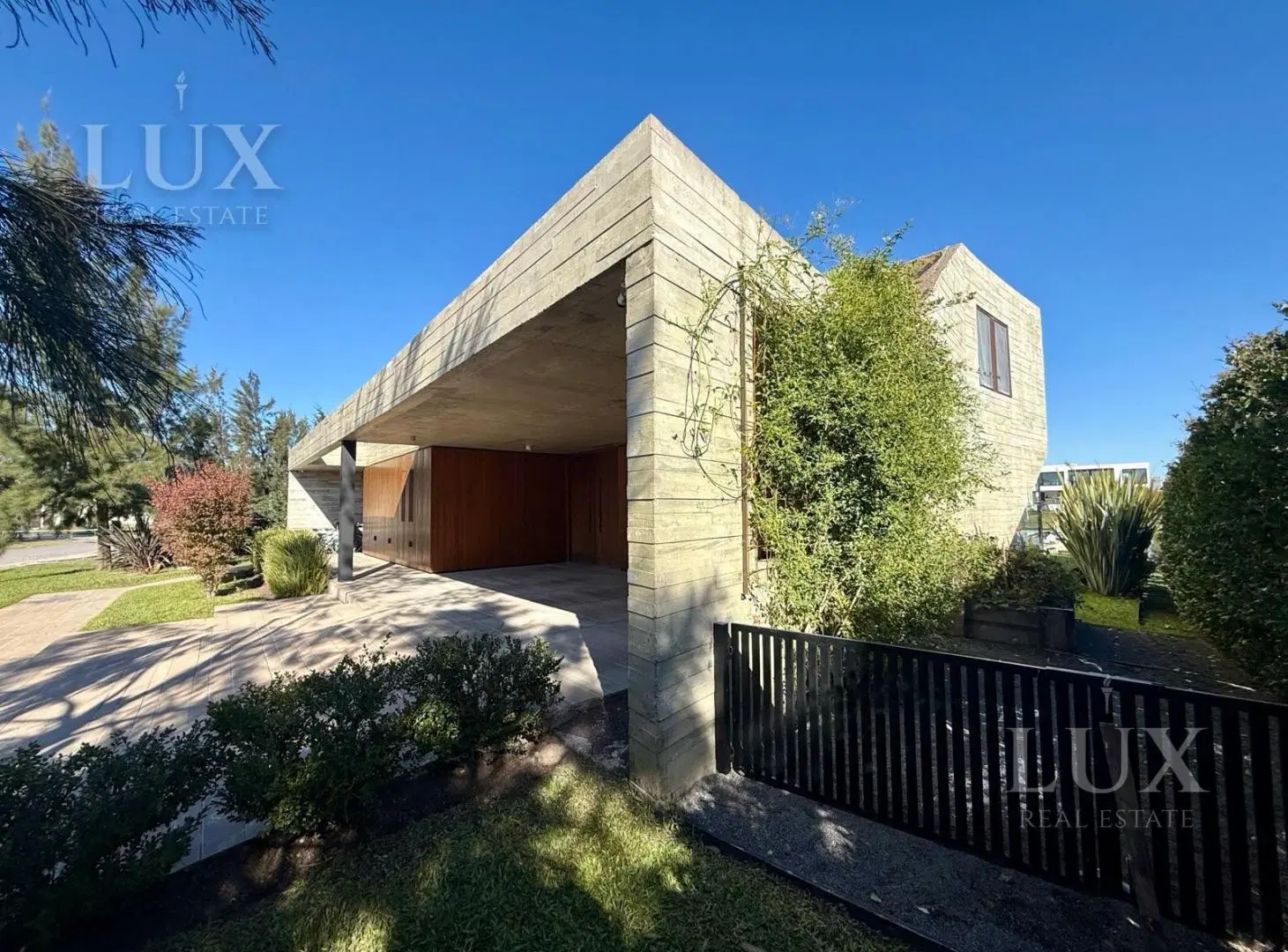Casa de diseno a la laguna en El Naudir Aguas Privadas 3