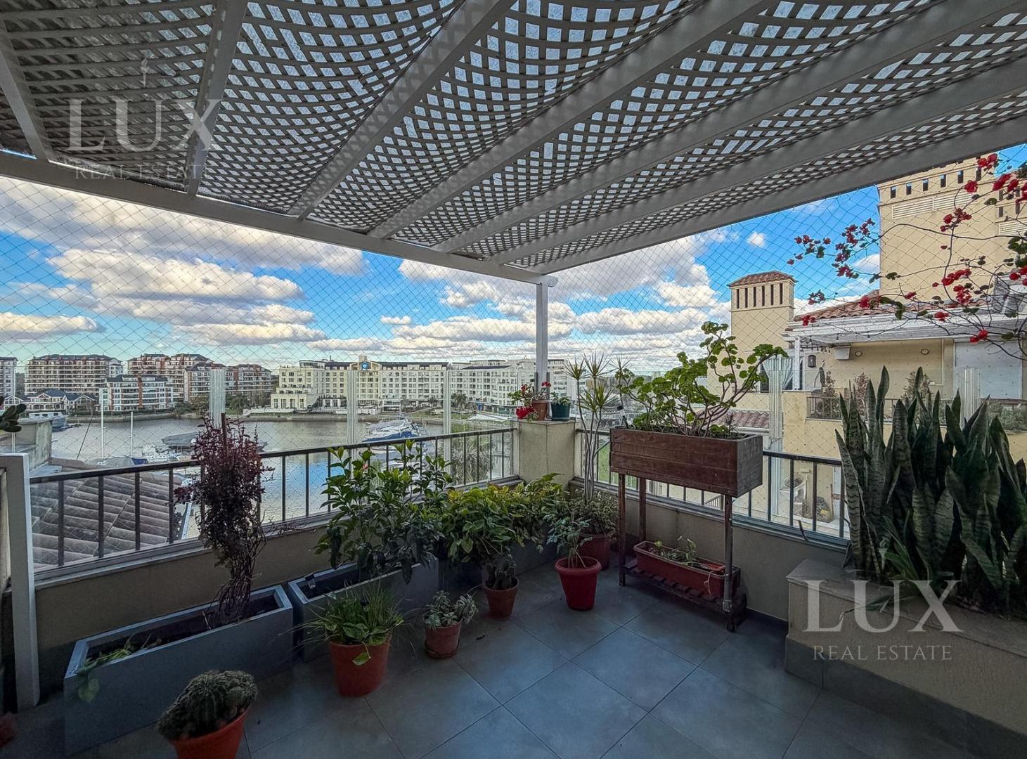 Foto de Departamento en venta de 2 habitaciones y vista al agua de la bahía de, imagen 2