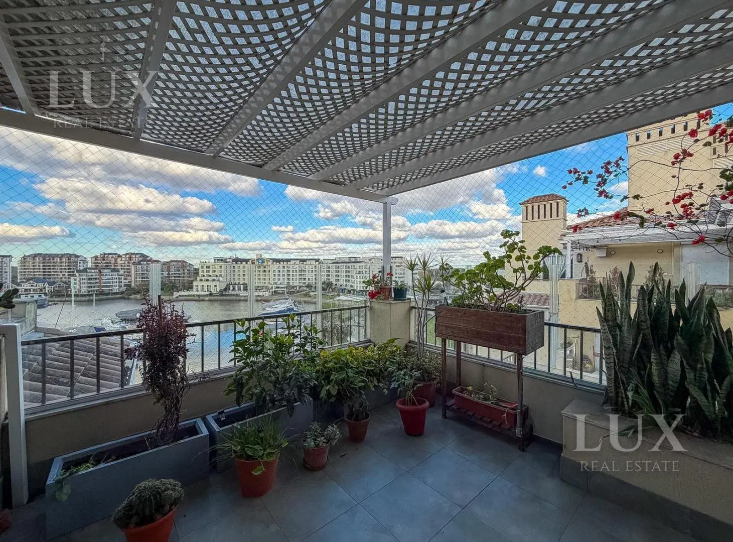Departamento en venta de 2 habitaciones y vista al agua de la bahía de Nordelta 2