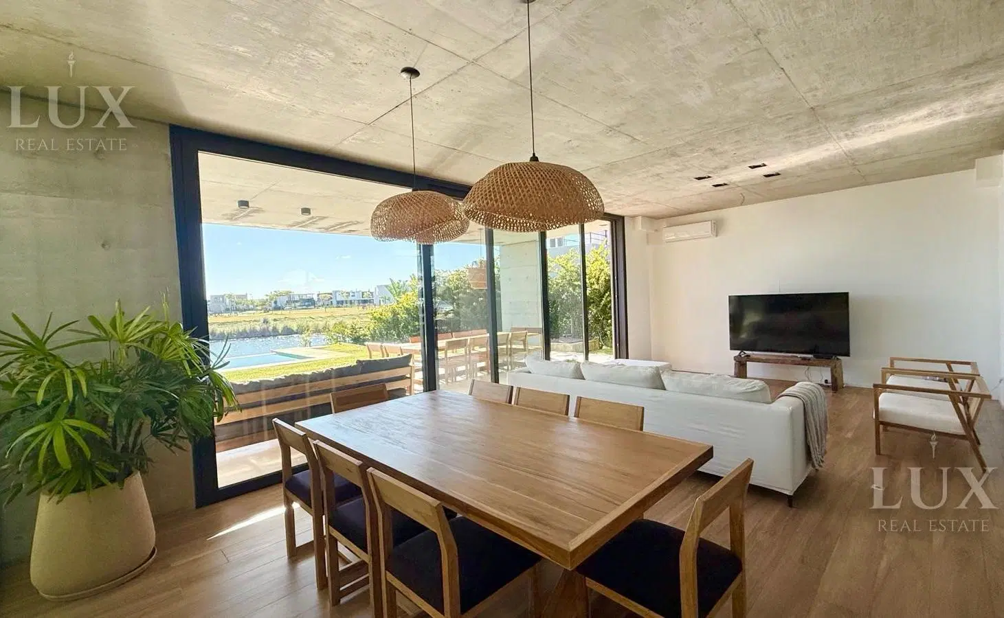 Casa a la laguna en Puertos del Lago 2