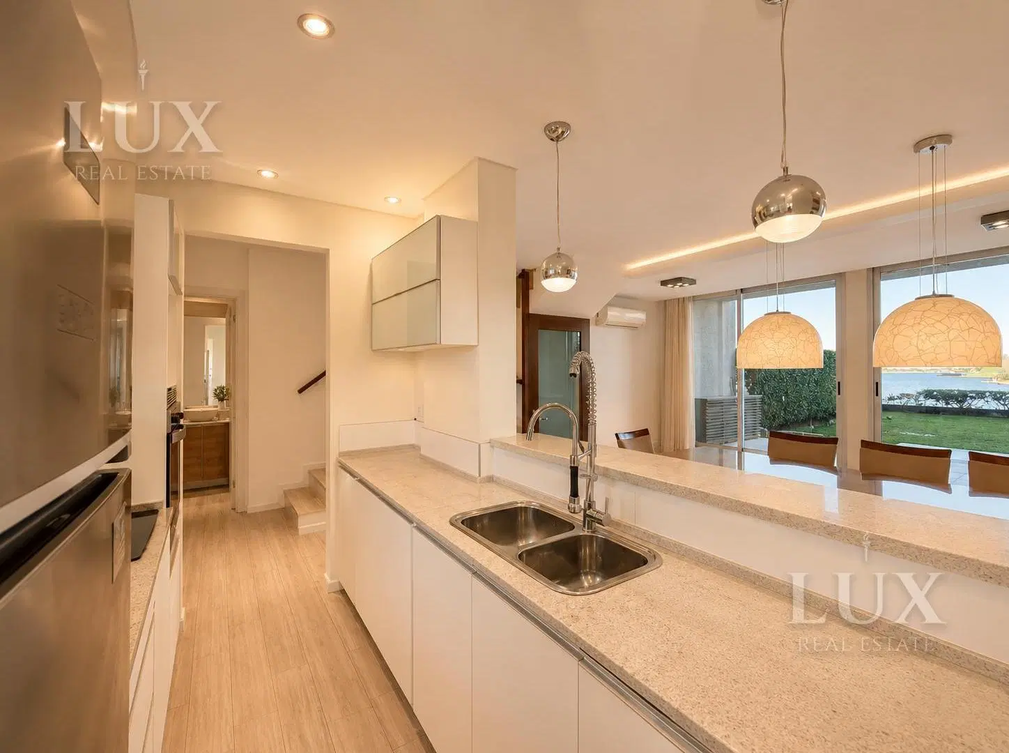 Departamento en duplex planta baja con tres dormitorios y jardín propio en alquiler 4