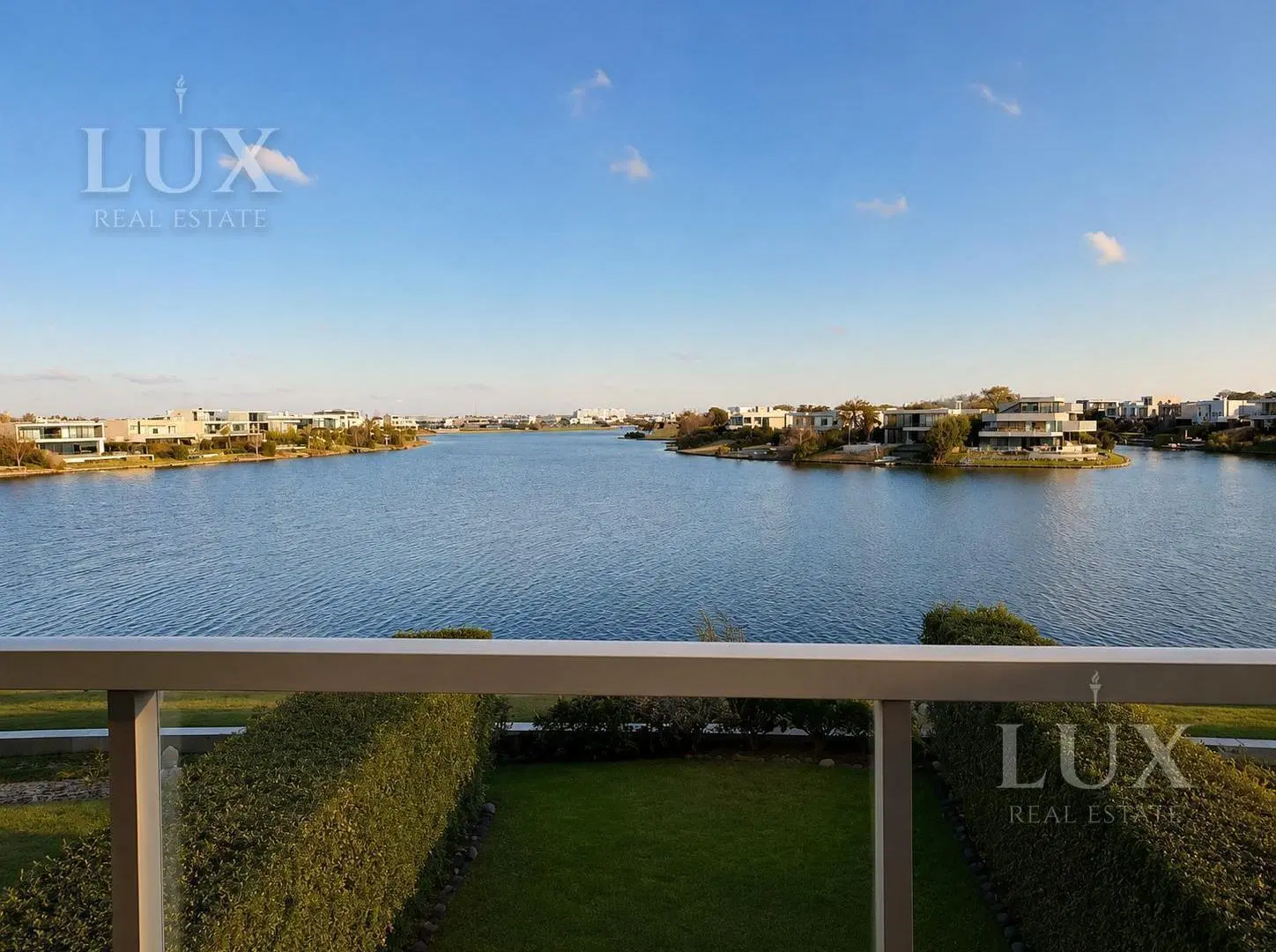 Departamento en duplex planta baja con tres dormitorios y jardín propio en alquiler 2