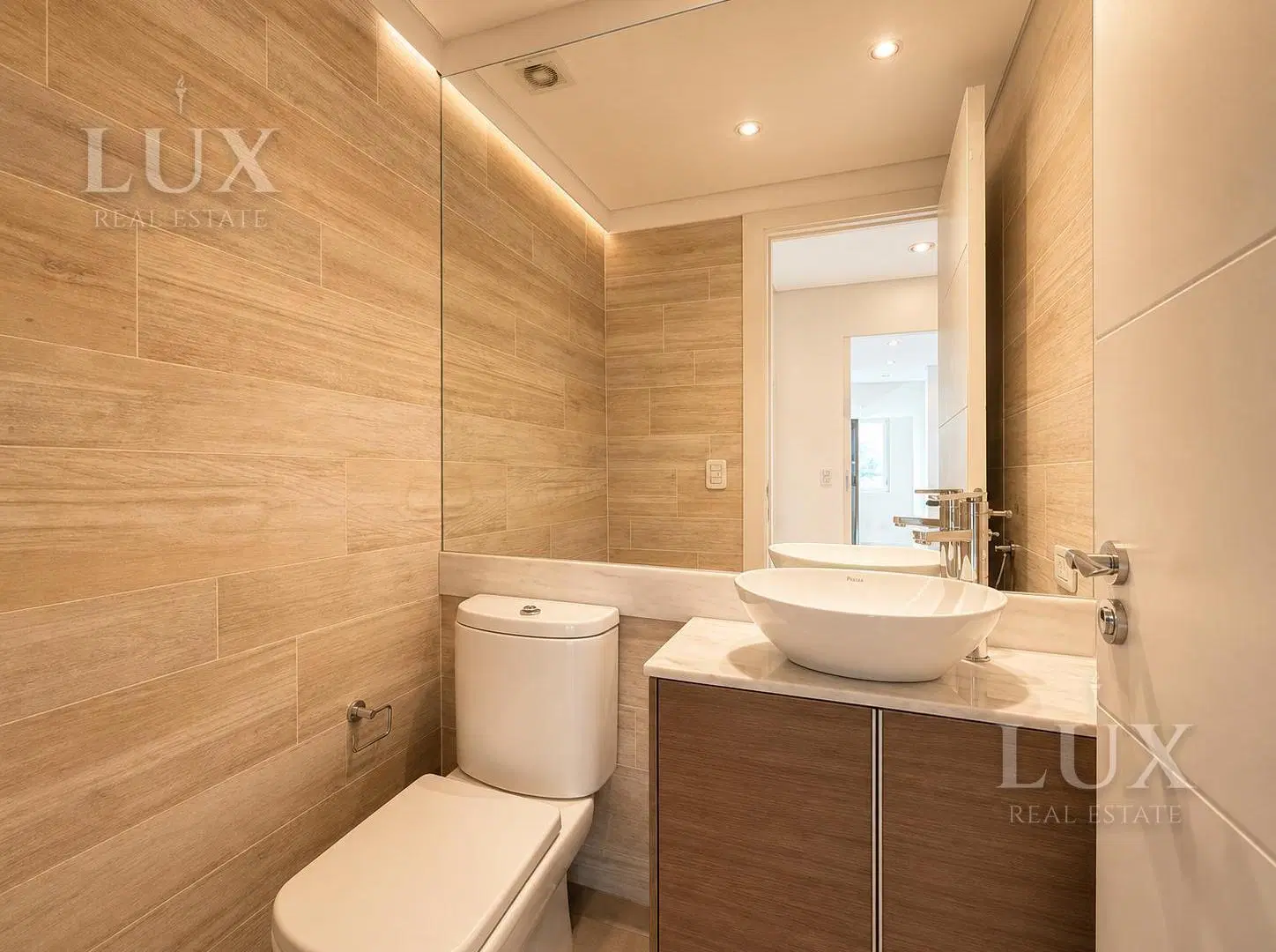 Departamento en duplex planta baja con tres dormitorios y jardín propio en alquiler 8