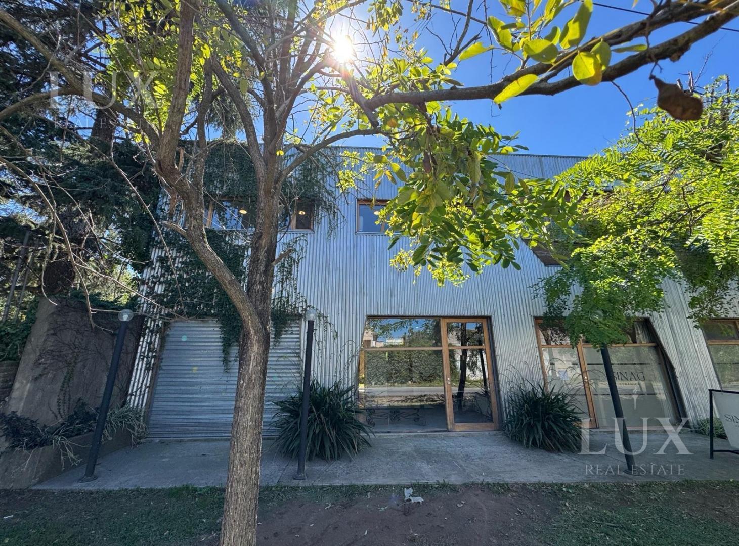 Foto de Moderno Local comercial a la calle en venta en Maui Verde, Ingeniero, imagen 1