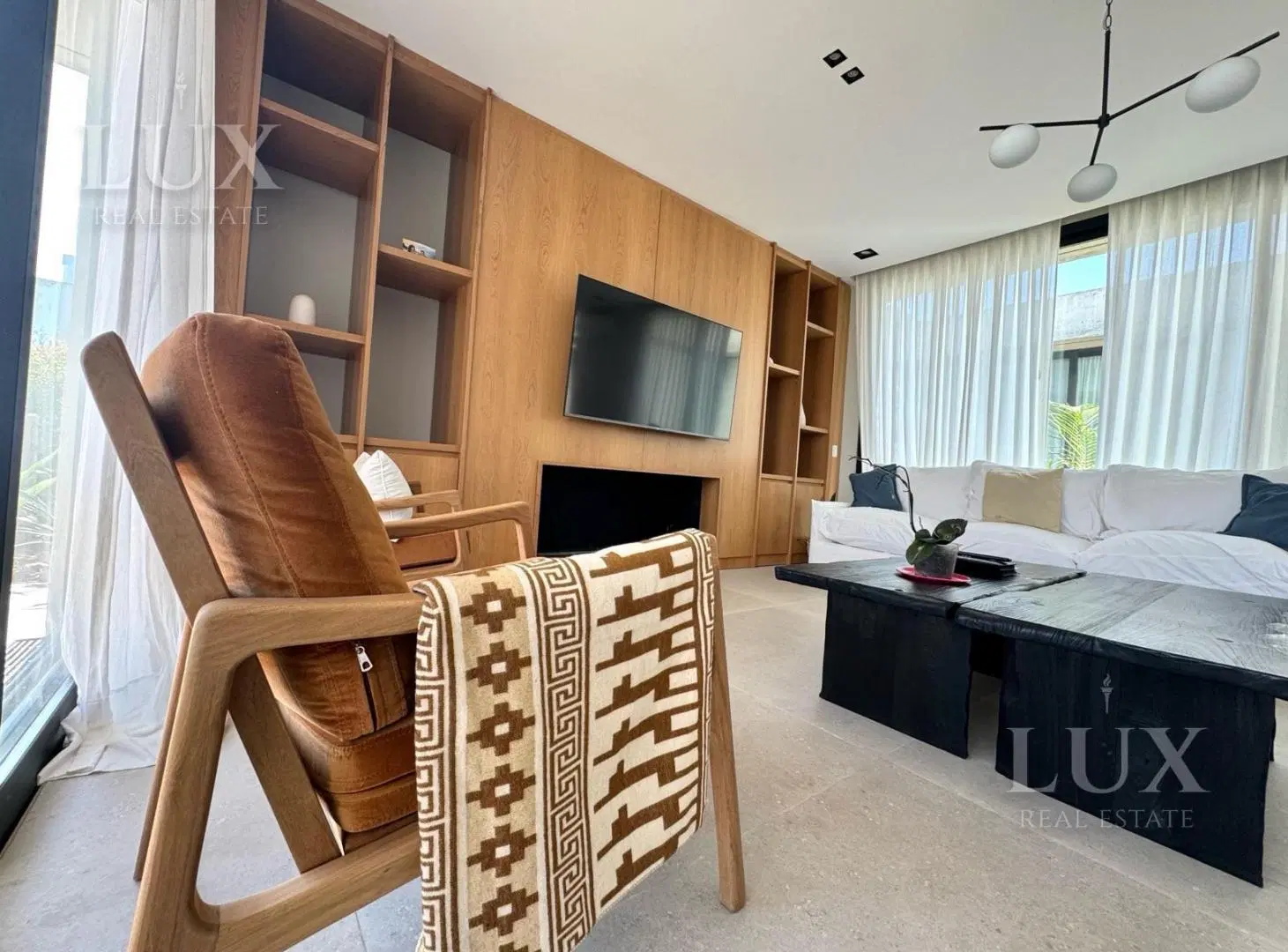 Casa amoblada en alquiler anual con vista al lago barrio Muelles 5