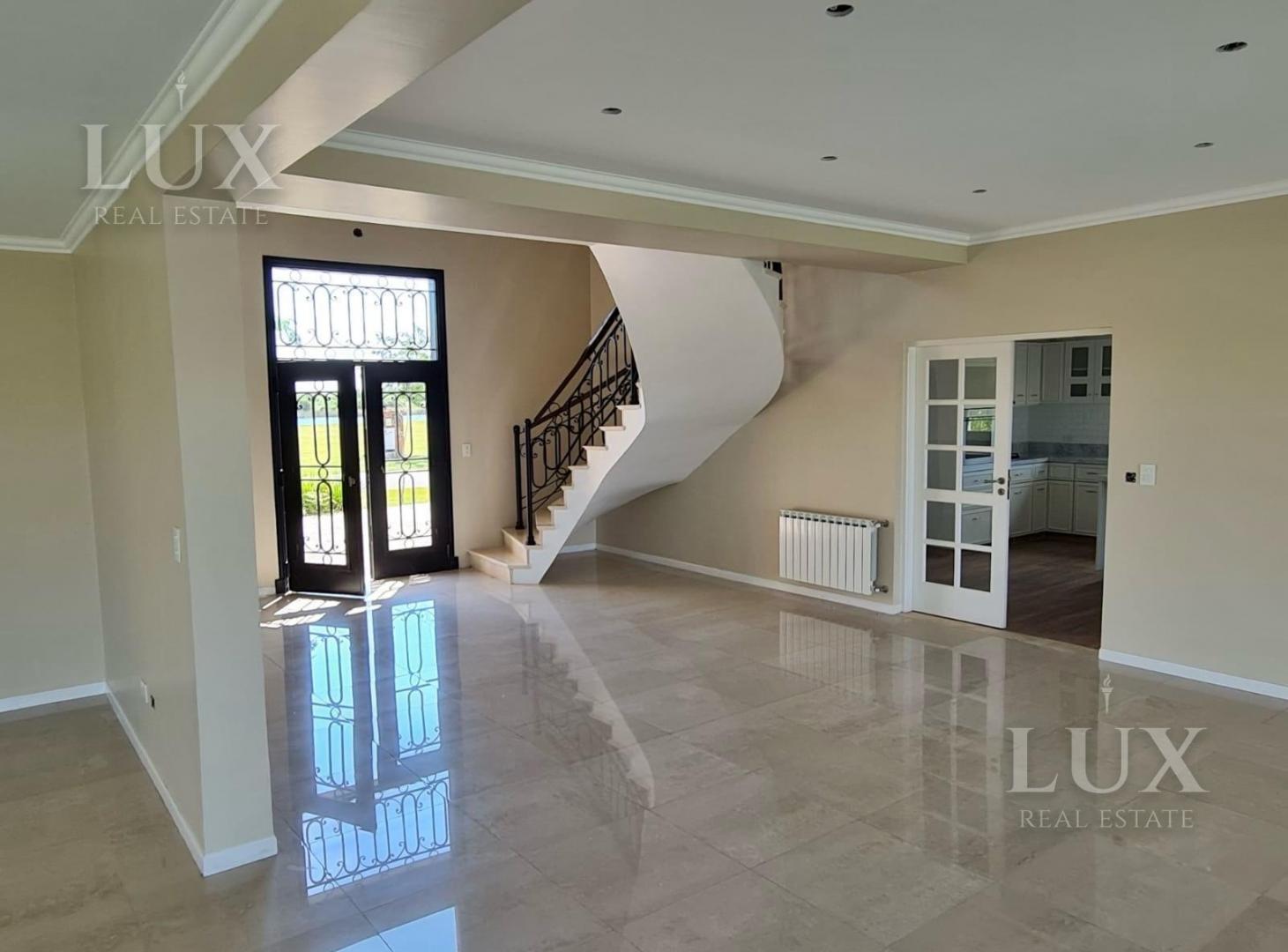 Foto de Casa en alquiler anual con vista a la Laguna barrio Marinas, imagen 1