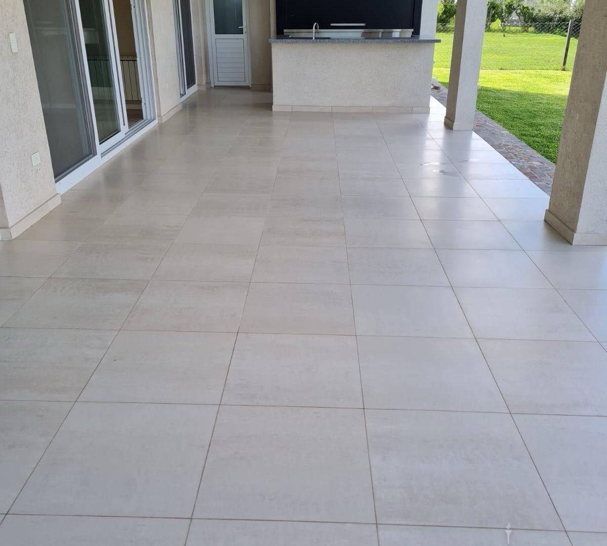 Foto de Casa en alquiler anual con vista a la Laguna barrio Marinas, imagen 4