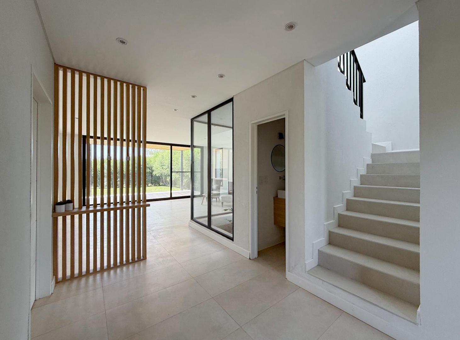 Foto de Casa en venta con 3 habitaciones y escritorio en Carpinchos, Nordelta, imagen 2