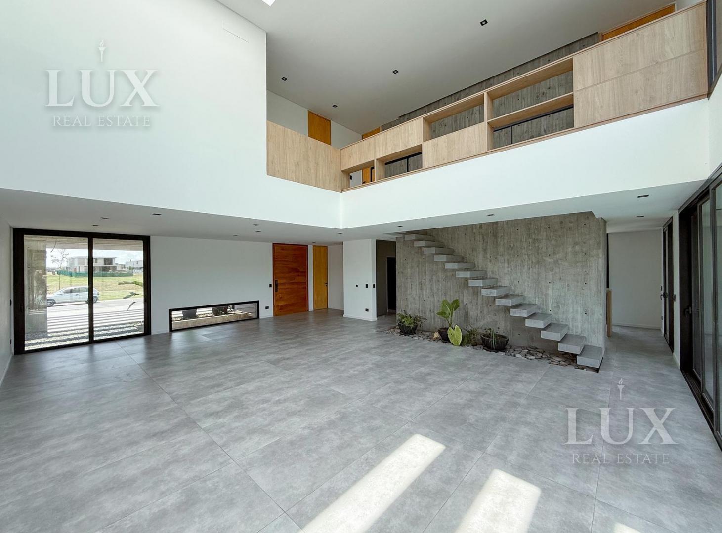Foto de Casa en venta a la laguna con 4 habitaciones en suite en Los Puentes, imagen 5