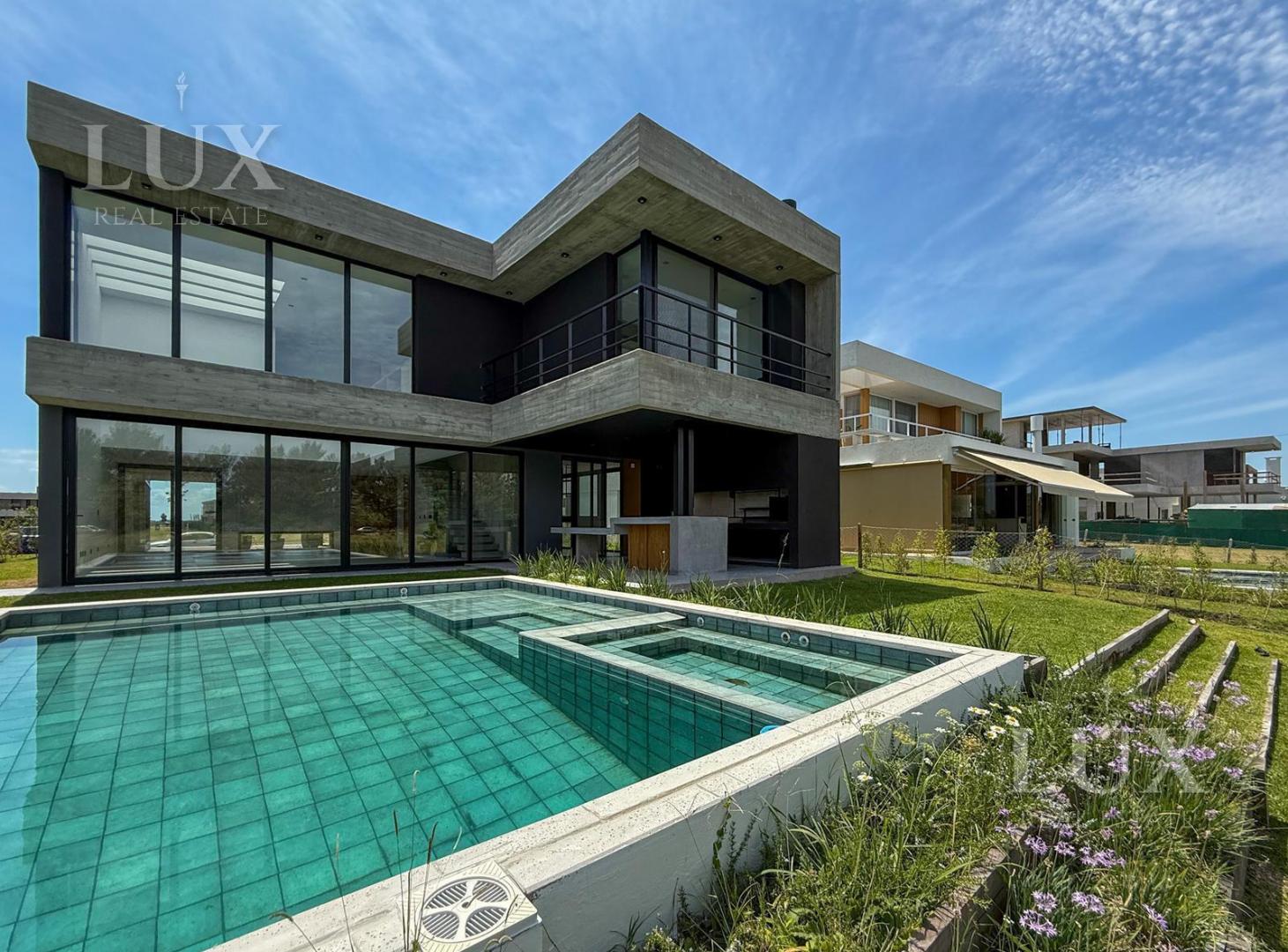 Foto de Casa en venta a la laguna con 4 habitaciones en suite en Los Puentes, imagen 1