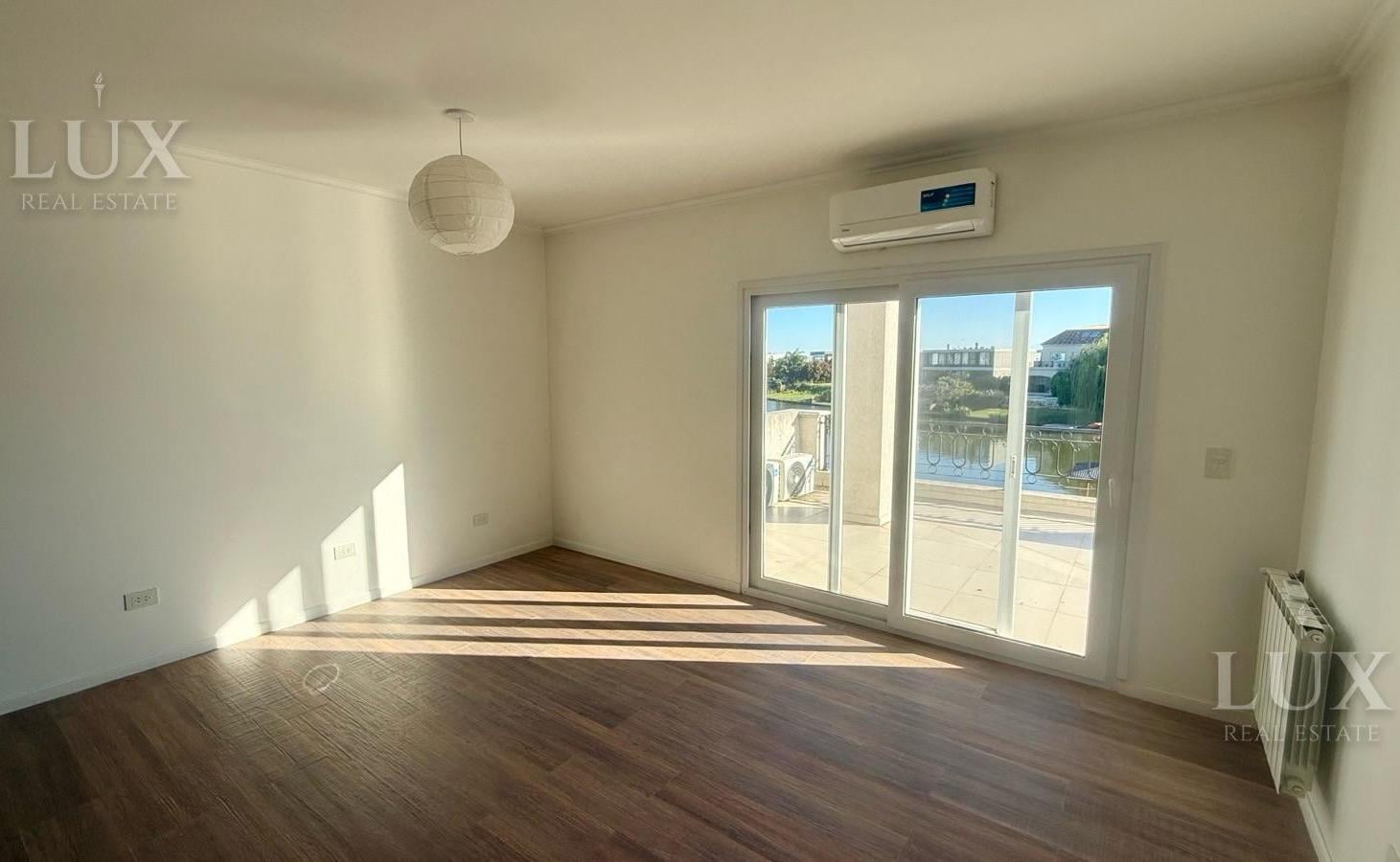 Foto de Casa en alquiler anual con vista a la Laguna barrio Marinas, imagen 3